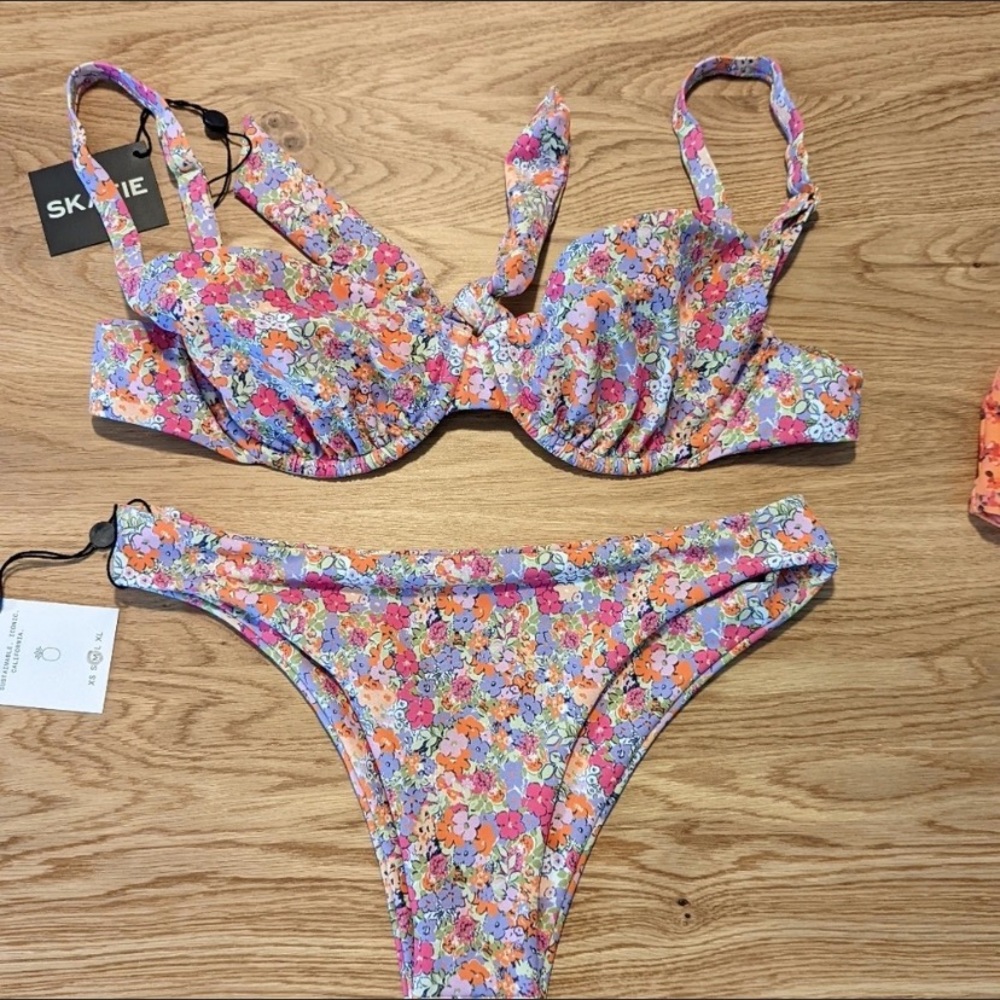 Skatie Bikini- Montecito. Top MEDIUM, bottom SMALL